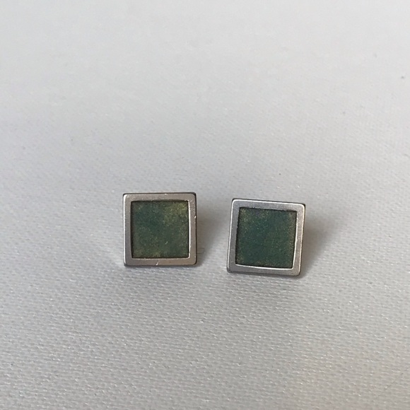 Ivy green resin studs on stainless steel backings. Handmade by ciranoushcrafting - Picture 2 of 2